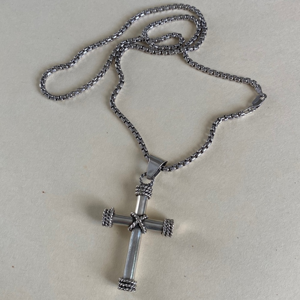Designer Style Sterling Silver Cross/Chain 22’